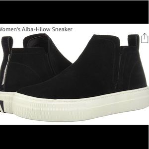 Sketchers Brand New, suede Chelsea boots.